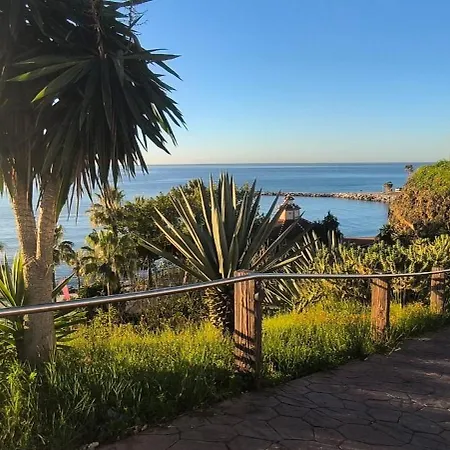 Sea View Penthouse In Apartment Benalmádena